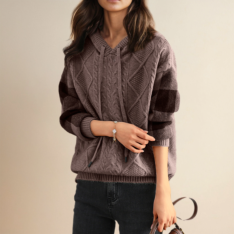 Emily | Maglione con cappuccio e lavorazione a trecce