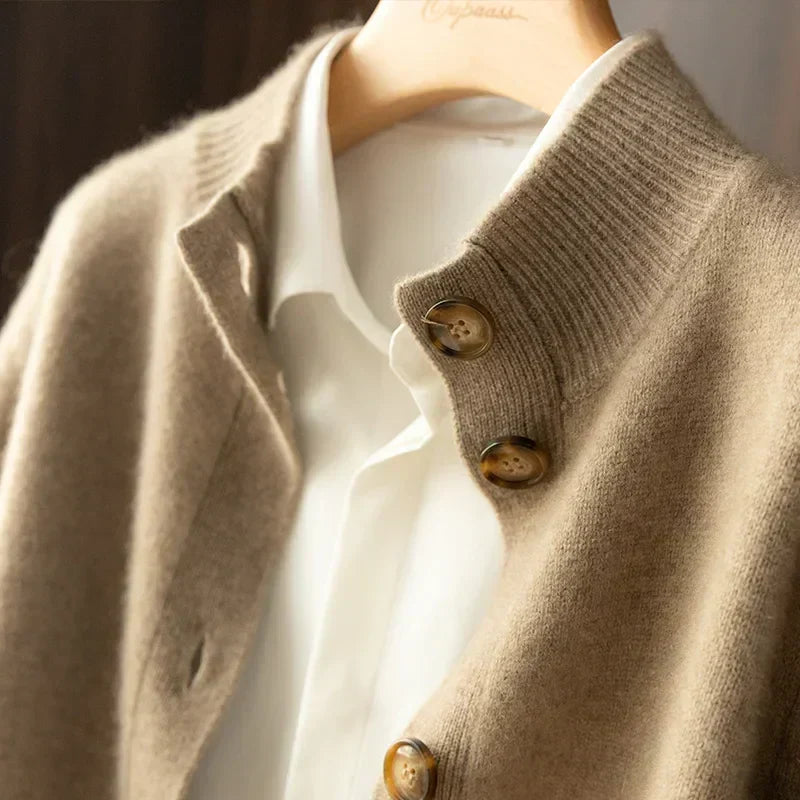 Arlina | Cardigan elegante in lana merino