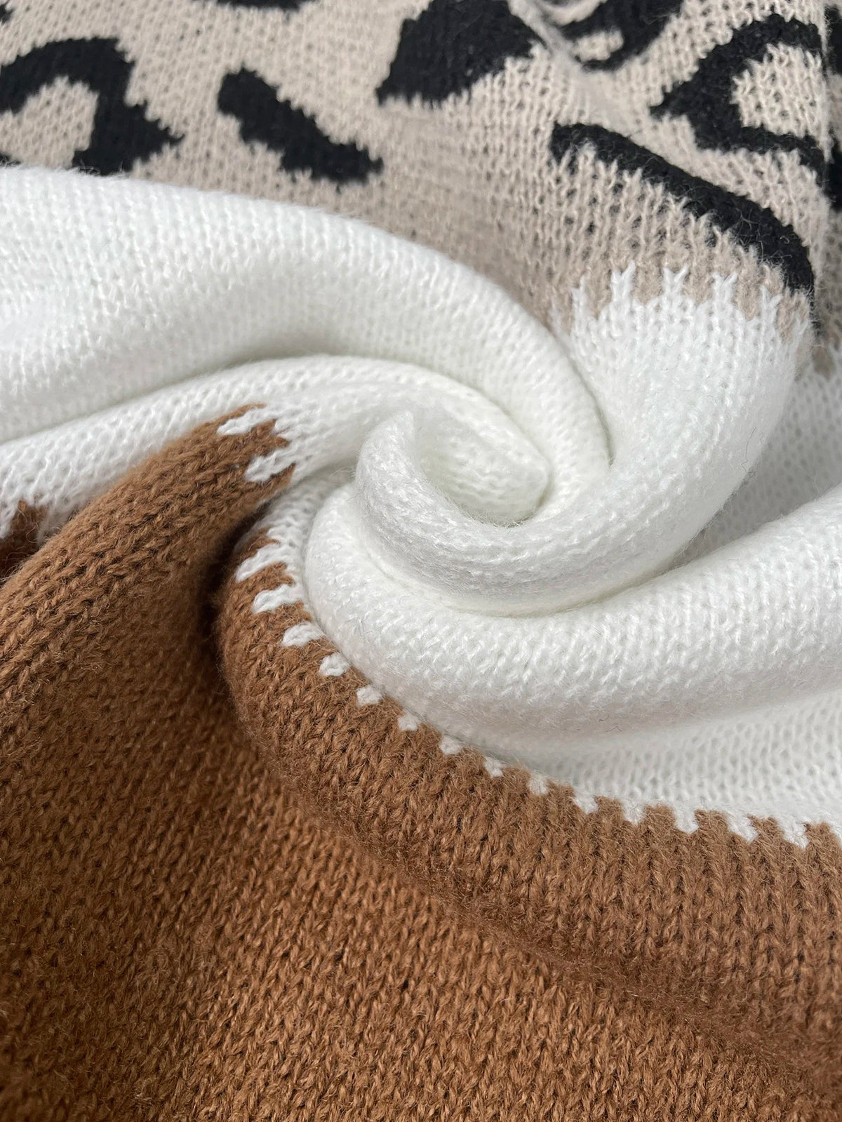 Lela | Maglione audace con stampa leopardata
